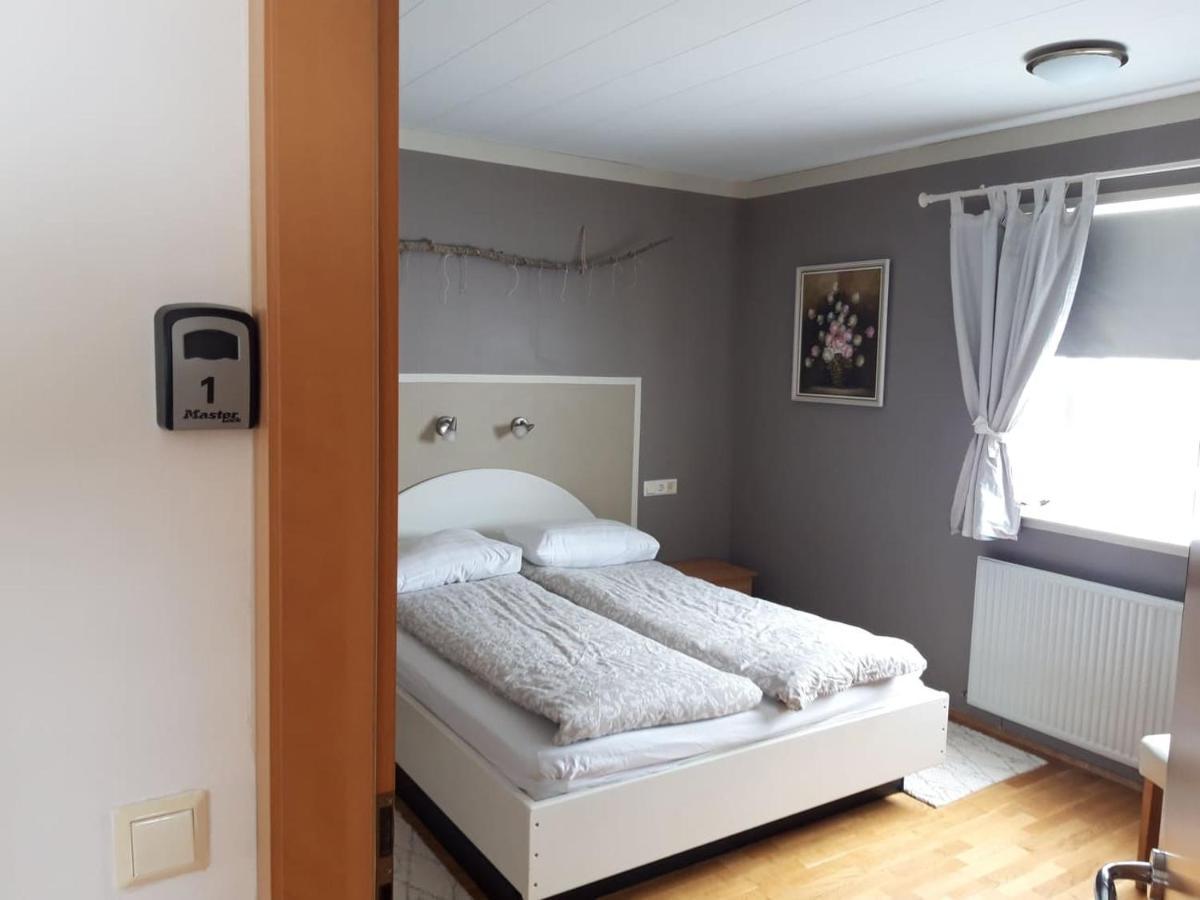 Stori-Bakki Guesthouse-With Hot Tub Έγκιλσταδιρ Εξωτερικό φωτογραφία